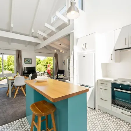 Elegant Townhouse Villa Taupo Exterior photo